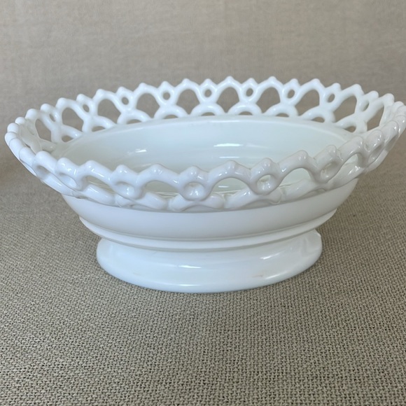 Westmoreland Milk Glass Hen on Bowl - Picture 4 of 9